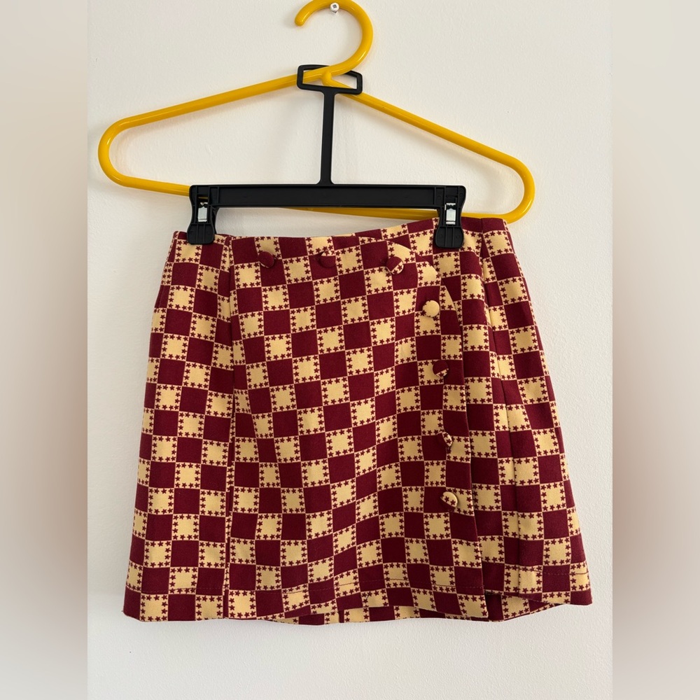 Urban Outfitters Burgundy and Beige Checkered Mini Skirt‎